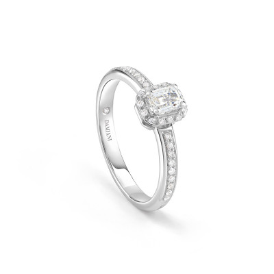 Anello Minou in platino con diamante taglio smeraldo