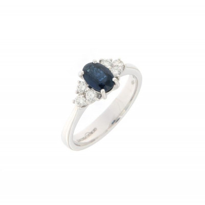 Anello in oro bianco con zaffiro e diamanti