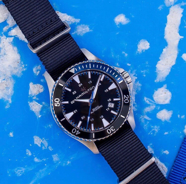 khaki navy scuba